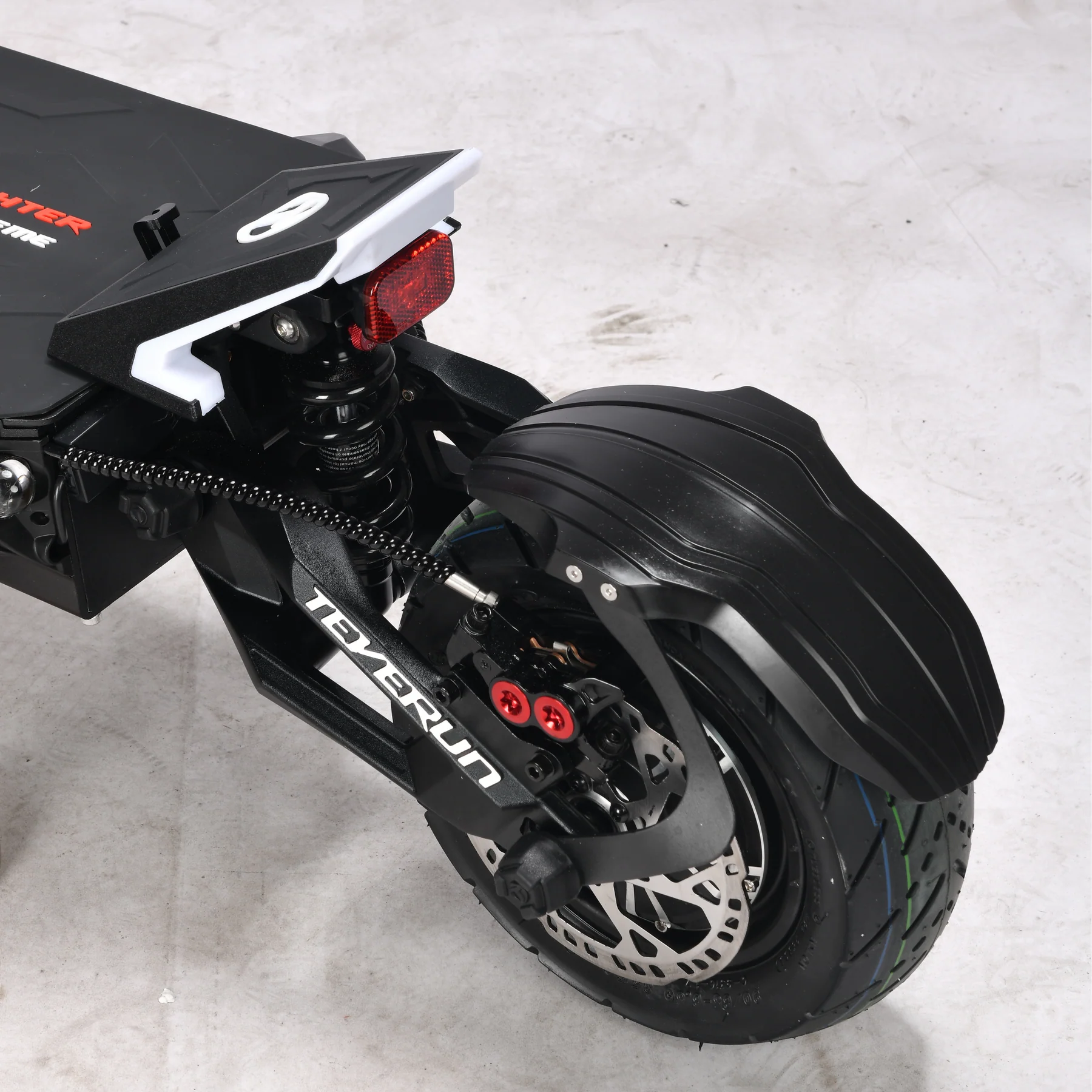 Teverun Fighter Supreme Ultra – 72V 60Ah SK, 9200W, jusqu’à 105km/h