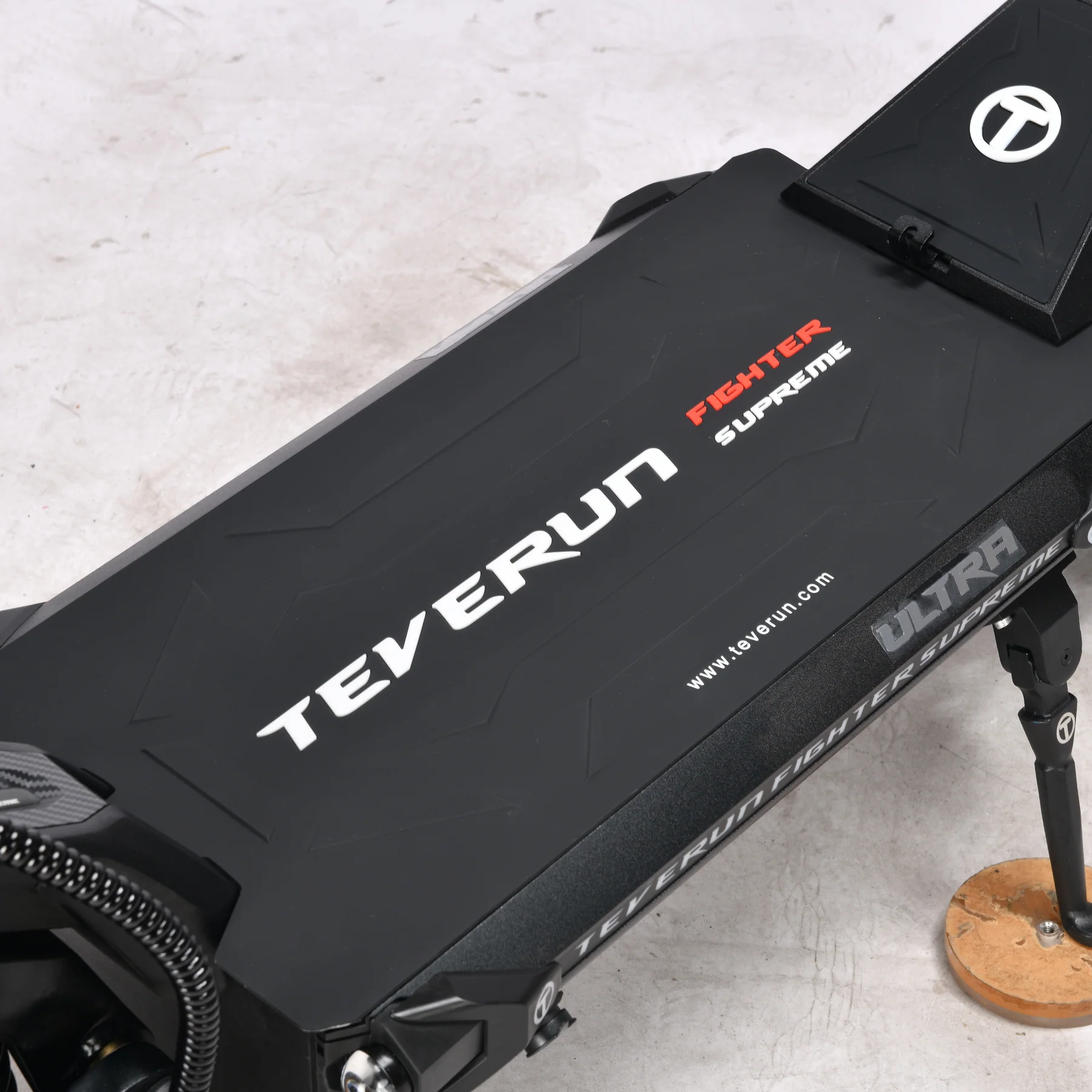 Teverun Fighter Supreme Ultra – 72V 60Ah SK, 9200W, jusqu’à 105km/h