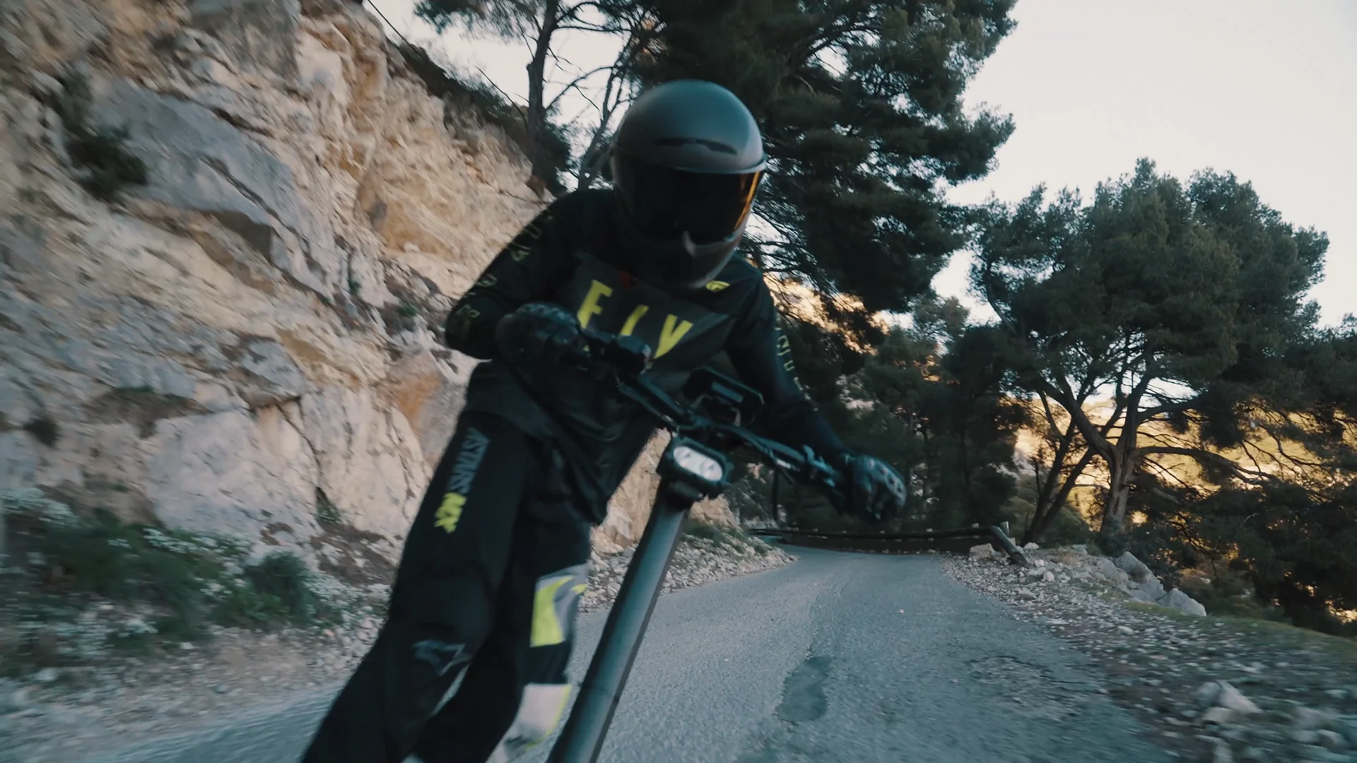 Teverun Fighter Supreme Ultra – 72V 60Ah SK, 9200W, jusqu’à 105km/h